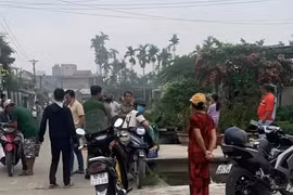Xót xa thi thể bé gái sơ sinh còn nguyên dây rốn dưới kênh nước