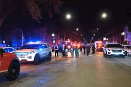 Xả súng tại Chicago, 11 người thương vong
