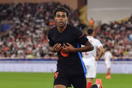 Lần đầu tiên ghi bàn ở Champions League, Lamine Yamal đi vào lịch sử