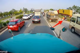 Đi vào làn xe máy, tài xế xe bồn chở xăng cán tử vong người phụ nữ