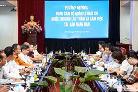 Báo Nhân Dân tiếp đoàn cán bộ quản lý báo chí nước Cộng hòa Dân chủ Nhân dân Lào
