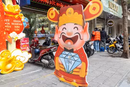 Chờ vàng tăng sốc đón ngày vía Thần Tài, hóa lại tuột dốc