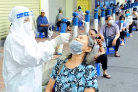 Tiêu điểm: Nguy cơ bùng phát dịch Covid-19 vẫn đang hiện hữu