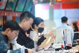 Nhộn nhịp người dân đi mua vàng sớm, dự kiến ngày vía Thần Tài khách đông hơn năm ngoái