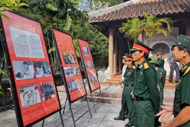 Khai mạc triển lãm chuyên đề '77 Năm - Trọn vẹn nghĩa tình'