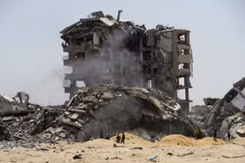 Israel tăng cường không kích khắp Gaza, lại yêu cầu người dân sơ tán