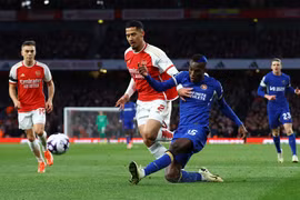 Thắng Chelsea 5-0, Arsenal bỏ xa Man City 4 điểm trên bảng xếp hạng