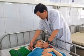 “Hoá giải” thành công khối u khổng lồ cho cụ bà 3 lần tai biến