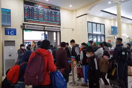 Người lao động rời Thủ đô về quê ăn Tết Nguyên đán Giáp Thìn 2024