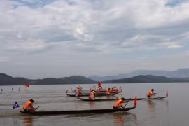 Gia Lai: Màn tranh tài đầy hấp dẫn và kịch tính tại Hội đua thuyền độc mộc trên sông Pô Cô