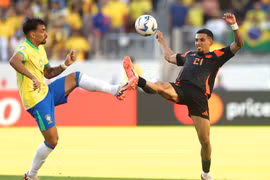 Brazil vào tứ kết Copa America sau trận hòa may mắn trước Colombia