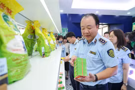 Tổng cục QLTT mở phòng trưng bày hơn 400 sản phẩm thực phẩm để người dân nhận diện thật - giả