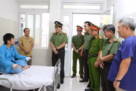 Tạm giữ đối tượng vào nhà thờ gây rối, dùng dao đâm 2 cán bộ Công an
