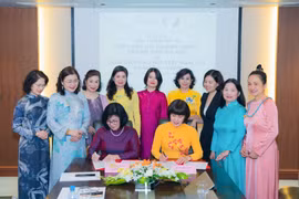 Hiệp hội Nữ Doanh nhân TP. Hà Nội ký thỏa thuận hợp tác với diễn đàn phụ nữ Việt Nam tại Châu Âu