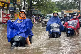 Vì sao xe tay ga nổ máy nhưng không chạy sau khi bị ngập nước?
