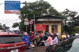Hà Nội: Hạn chế phương tiện qua cầu Chương Dương do nước sông Hồng dâng cao