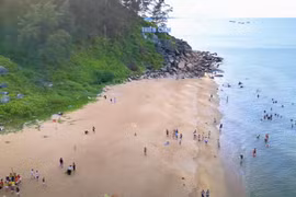 Vẻ đẹp hoang sơ, kỳ vĩ của biển Thiên Cầm