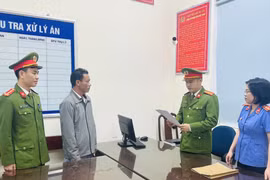Bắt tạm giam lái xe ô tô không chấp hành đo nồng độ cồn, lăng mạ CSGT