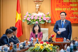 Chủ tịch Quốc hội Vương Đình Huệ đến thăm và làm việc với Bộ Y tế