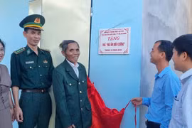 Quảng Trị: Đồn Biên phòng Cửa khẩu quốc tế Lao Bảo bàn giao “Mái ấm Biên cương” cho hộ nghèo