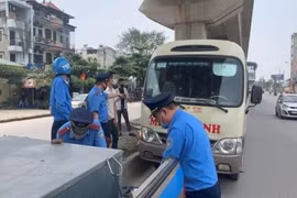 Hà Nội: Thu hồi phù hiệu gần 4.000 phương tiện kinh doanh vận tải vi phạm tốc độ