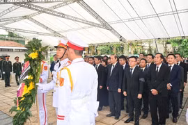 Đoàn cán bộ, phóng viên Báo Nhân Dân viếng Tổng Bí thư Nguyễn Phú Trọng