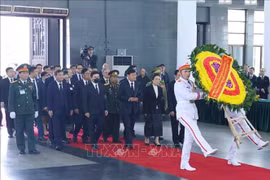 Đoàn lãnh đạo các nước xúc động tiễn biệt Tổng Bí thư Nguyễn Phú Trọng