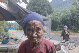 Thanh Hóa: Người dân bức xúc vì bị phun nhựa đường vào mặt