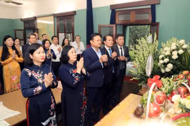 Lãnh đạo TP Hà Nội dâng hương tưởng niệm Chủ tịch Hồ Chí Minh
