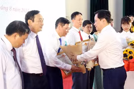 Bắc Ninh: Khen thưởng cán bộ quản lý, giáo viên và học sinh đạt thành tích cao trong năm học 2023-2024