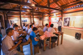 Báo Thanh Niên tổ chức kết nạp đảng viên tại Di tích Trường dạy làm báo Huỳnh Thúc Kháng