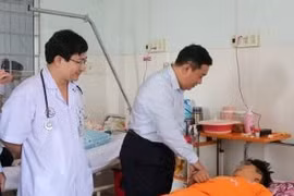 Khẩn trương điều trị cho bệnh nhân và tổ chức điều tra xác định nguyên nhân vụ ngộ độc thực phẩm tại quán cơm gà Trâm Anh, TP. Nha Trang, Khánh Hòa