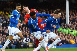 Liverpool thua thảm trước Everton, MU ngược dòng nhờ Bruno