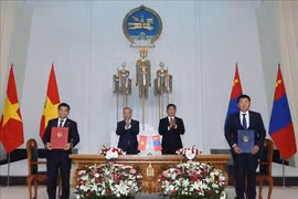 Tổng Bí thư, Chủ tịch nước Tô Lâm và Tổng thống Mông Cổ chứng kiến Lễ ký các văn kiện hợp tác