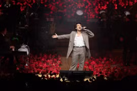 Hà Anh Tuấn 'cháy hết mình' trước 2.600 khán giả ở nhà hát Opera Sydney