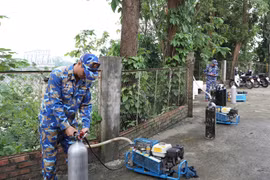 Vụ sập cầu Phong Châu ở Phú Thọ: 40 cán bộ, chiến sĩ cùng nhiều phương tiện chuyên dụng tham gia tìm kiếm nạn nhân