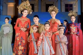 Mãn nhãn đêm nghệ thuật đẳng cấp “Tôn vinh bản sắc Việt” trên Thành phố Hoa phượng đỏ