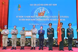 Cục Gìn giữ hoà bình Việt Nam đón nhận Huân chương Bảo vệ Tổ quốc hạng Ba