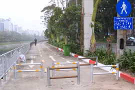 Vì sao làn đường dành riêng cho xe đạp đầu tiên ở Hà Nội vắng vẻ?