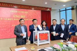 Lãnh đạo TP Hà Nội ủng hộ Quỹ "Vì biển, đảo Việt Nam" năm 2024