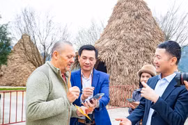 Những du khách Quốc tế đầu tiên du xuân “xông đất” Ninh Bình