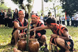 Xuân về bên mái nhà Rông