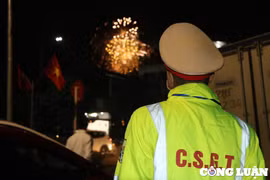 Đón giao thừa xa quê, Đại uý Cảnh sát giao thông giữ bình yên cho mọi người