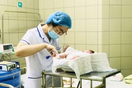 Điều thần kỳ đến với mẹ mắc bệnh nặng và bé sinh non chỉ có 700 gram