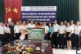 Lãnh đạo EVNNPC và Công đoàn Tổng công ty gặp gỡ, trao quà nhân Tháng công nhân tại Công ty TNHH MTV Thủy điện Sa Pa