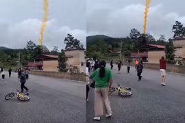 Video cho thấy mảnh vỡ tên lửa rơi xuống ngôi làng ở Trung Quốc