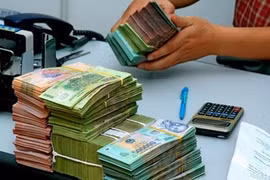 Lãi suất dồn dập tăng, gần 39.000 tỷ đồng “chảy” vào ngân hàng trong 1 tháng