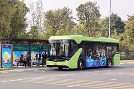 Đưa vào khai thác tuyến buýt điện kết nối với sân bay Nội Bài