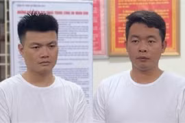 Bắt quả tang 2 công an giả đang nhận tiền của bị hại