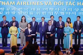 Vietnam Airlines kỷ niệm 30 năm đường bay thẳng và chào đón hành khách thứ 15 triệu giữa Việt Nam - Hàn Quốc